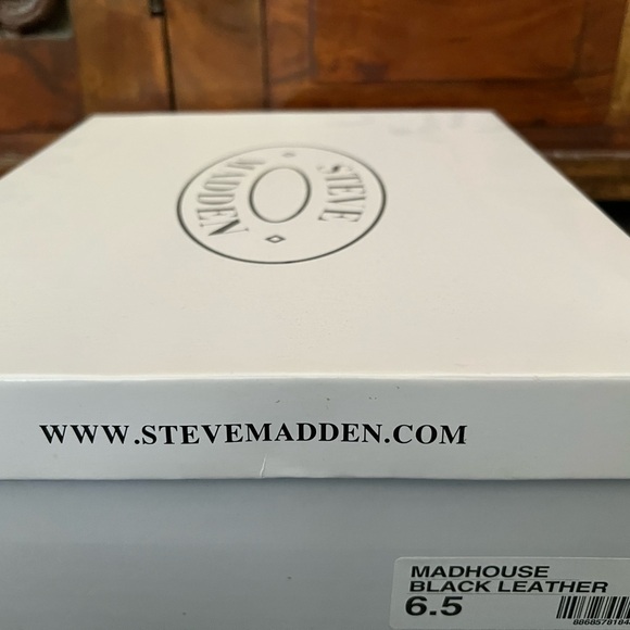 Steve Madden “Madhouse” Buckle Black Leather Gold Studded Ankle Boots Size 6.5! - Picture 14 of 14